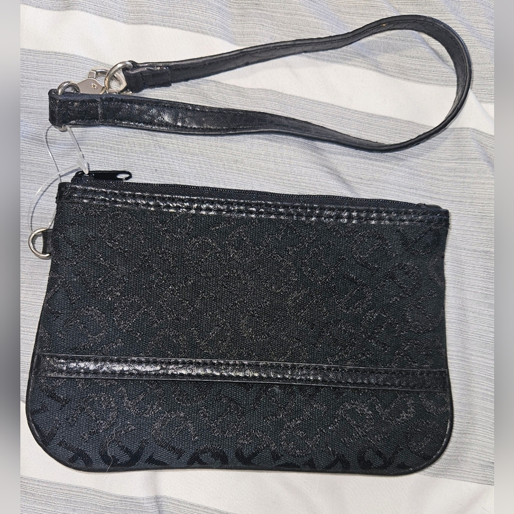 NWOT - Horseshoe Print Black Wristlet